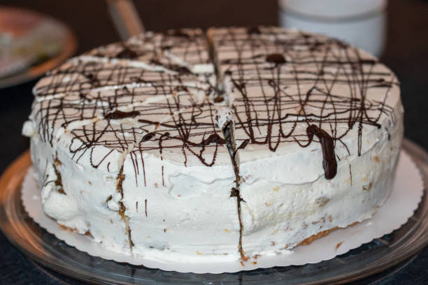 Boy hands pouring strawberry sauce over Bingsu or Ice cream பாய் கைகள் பிங்ஸு அல்லது ஐஸ்கிரீம் மீது ஸ்ட்ராபெரி சாஸை ஊற்றுகின்றன